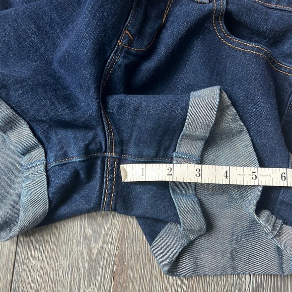 Old Navy Wow Women’s Jean Shorts. Dark wash. Size 2 Regular. 3” inseam - Picture 12 of 14